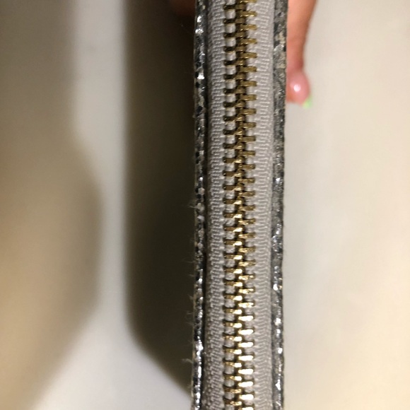 Adrienne Vittadini studio zip wallet - Picture 3 of 4